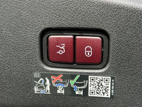 Certified 2025 Mercedes-Benz CLE 300 4MATIC Coupe image 25