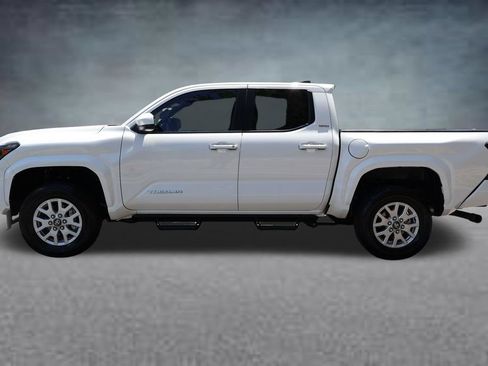 Used 2024 Toyota Tacoma SR5 AWD/4WD image 4