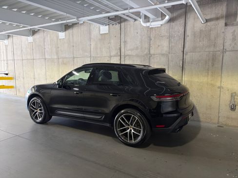 Certified 2026 Porsche Macan AWD/4WD image 3