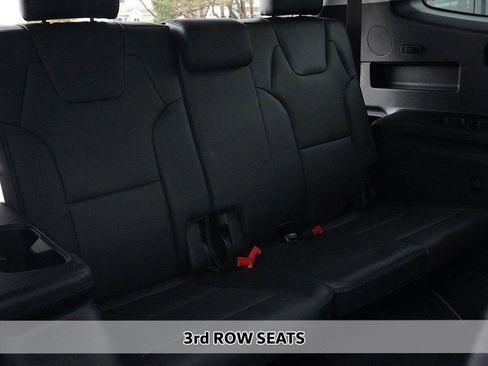 Used 2023 Kia Telluride EX w/ EX Captain's Chair Package image 8