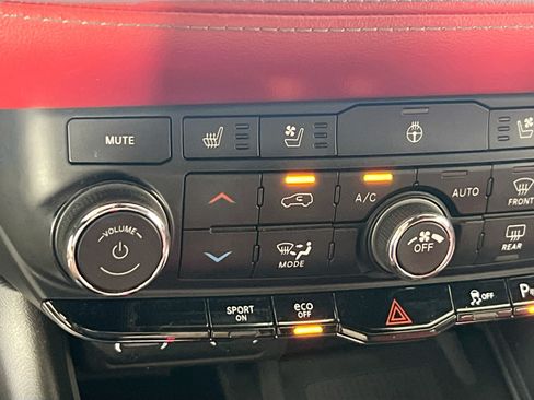 Used 2021 Dodge Durango R/T w/ Technology Group AWD/4WD image 20