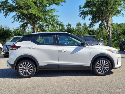 Certified 2023 Nissan Kicks SV FWD image 4