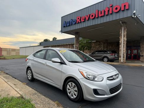 Used 2016 Hyundai Accent SE FWD image 1