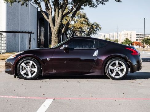 Used 2010 Nissan 370Z Touring image 39