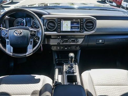 Used 2020 Toyota Tacoma SR5 RWD image 13