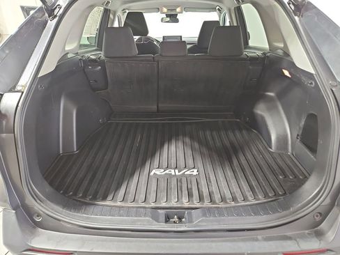 Used 2020 Toyota RAV4 LE image 22