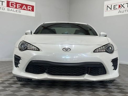 Used 2017 Toyota 86 RWD image 5