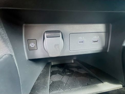 Used 2025 Nissan Versa SR w/ Trunk Package FWD image 30