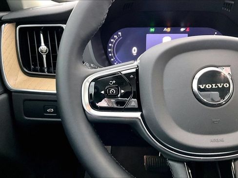 New 2026 Volvo XC60 B5 Core AWD/4WD image 16