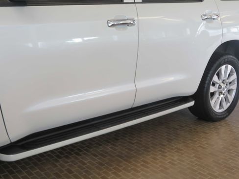 Used 2017 Toyota Sequoia Platinum RWD image 96