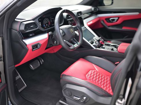 Used 2021 Lamborghini Urus image 9