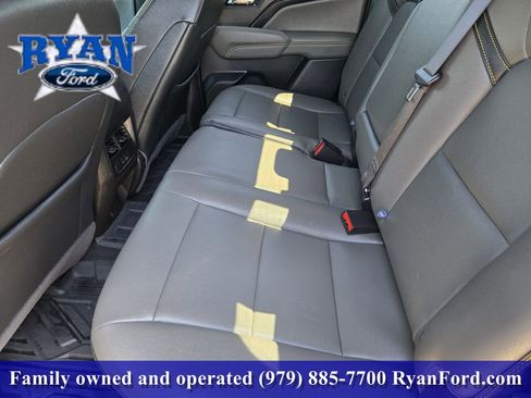 Used 2025 Chevrolet Colorado ZR2 w/ Technology Package AWD/4WD image 21