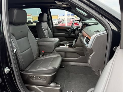 Used 2025 GMC Yukon Denali w/ Sun & Power Step Package AWD/4WD image 31