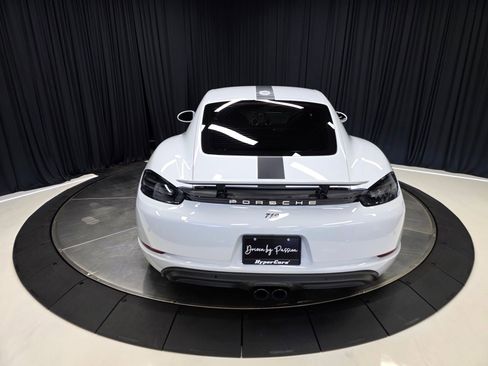 Used 2017 Porsche 718 Cayman RWD image 11