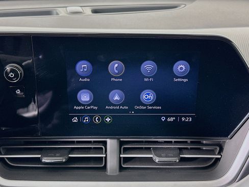 Used 2025 Chevrolet Trax LS image 21