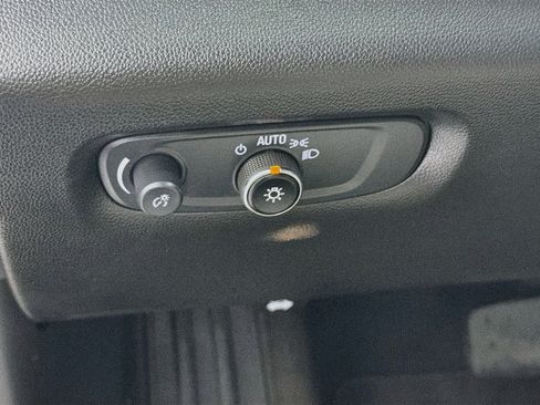 Used 2023 Chevrolet Traverse LS FWD image 16