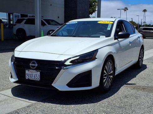 Used 2025 Nissan Altima 2.5 SV FWD image 27