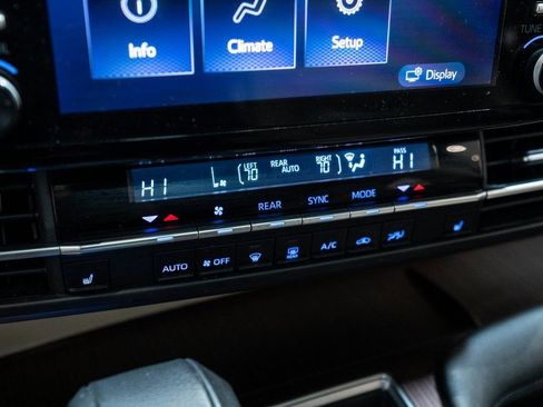 Used 2024 Toyota Sienna XLE image 27