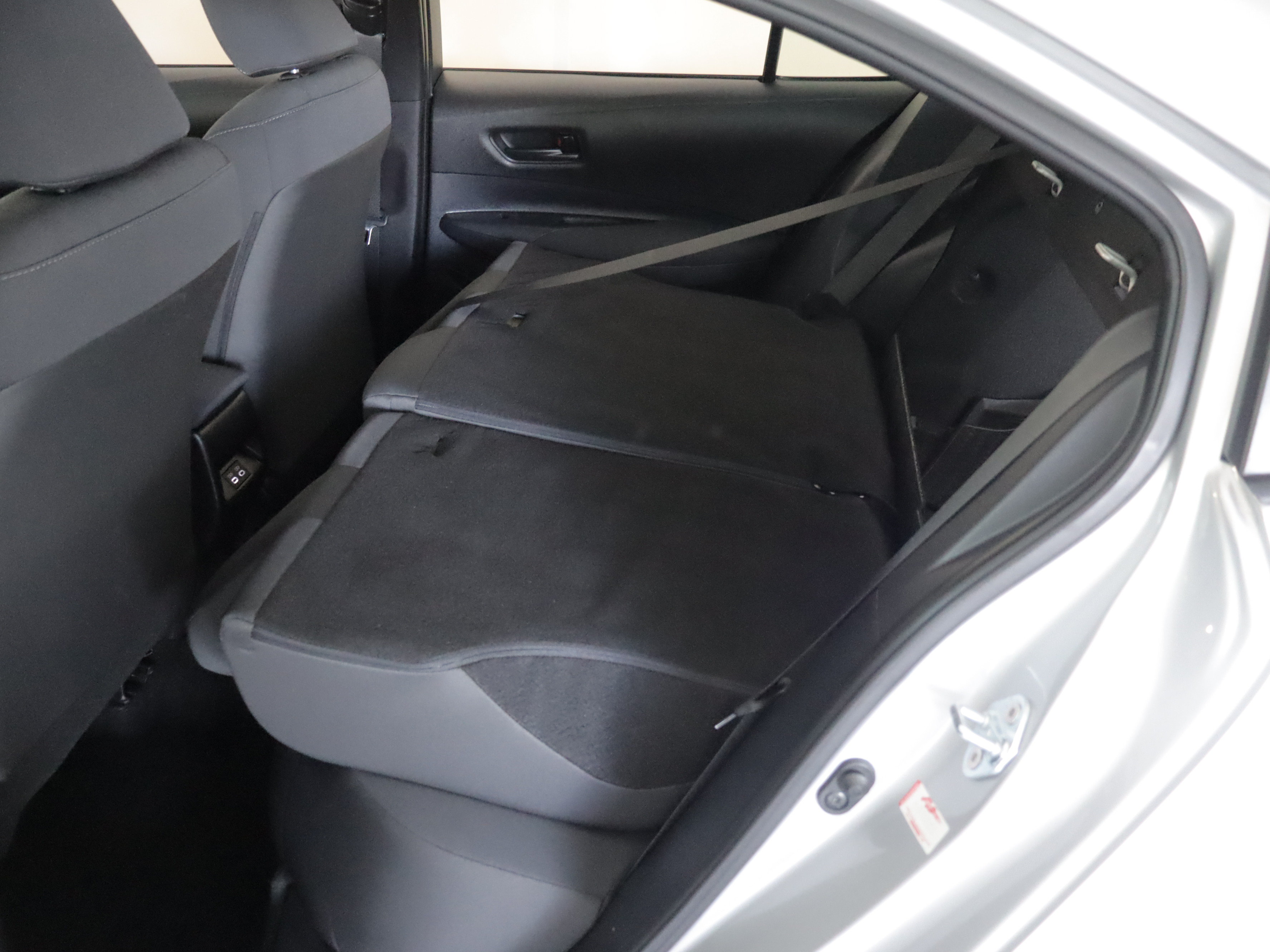 Used 2024 Toyota Corolla LE w/ LE Convenience Package FWD image 21