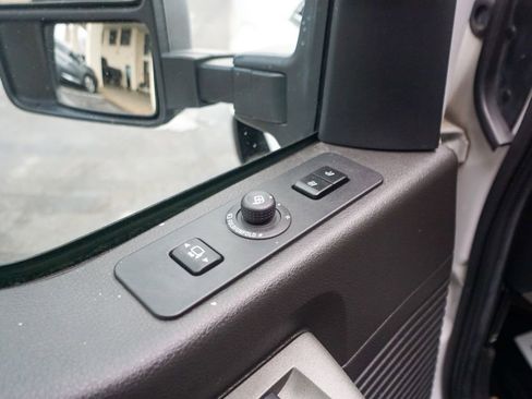 Used 2011 Ford F250 Lariat w/ Lariat Interior Pkg image 19