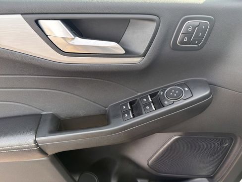 Used 2024 Ford Escape Platinum image 19