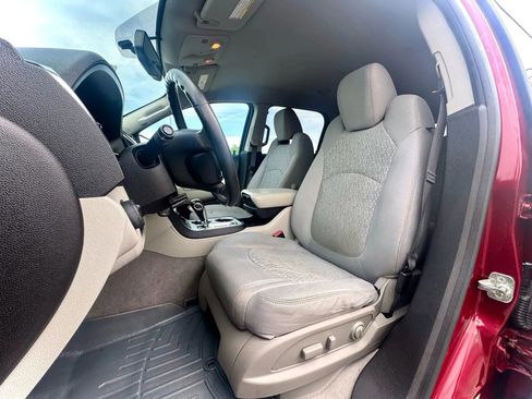 Used 2011 GMC Acadia SLE image 9