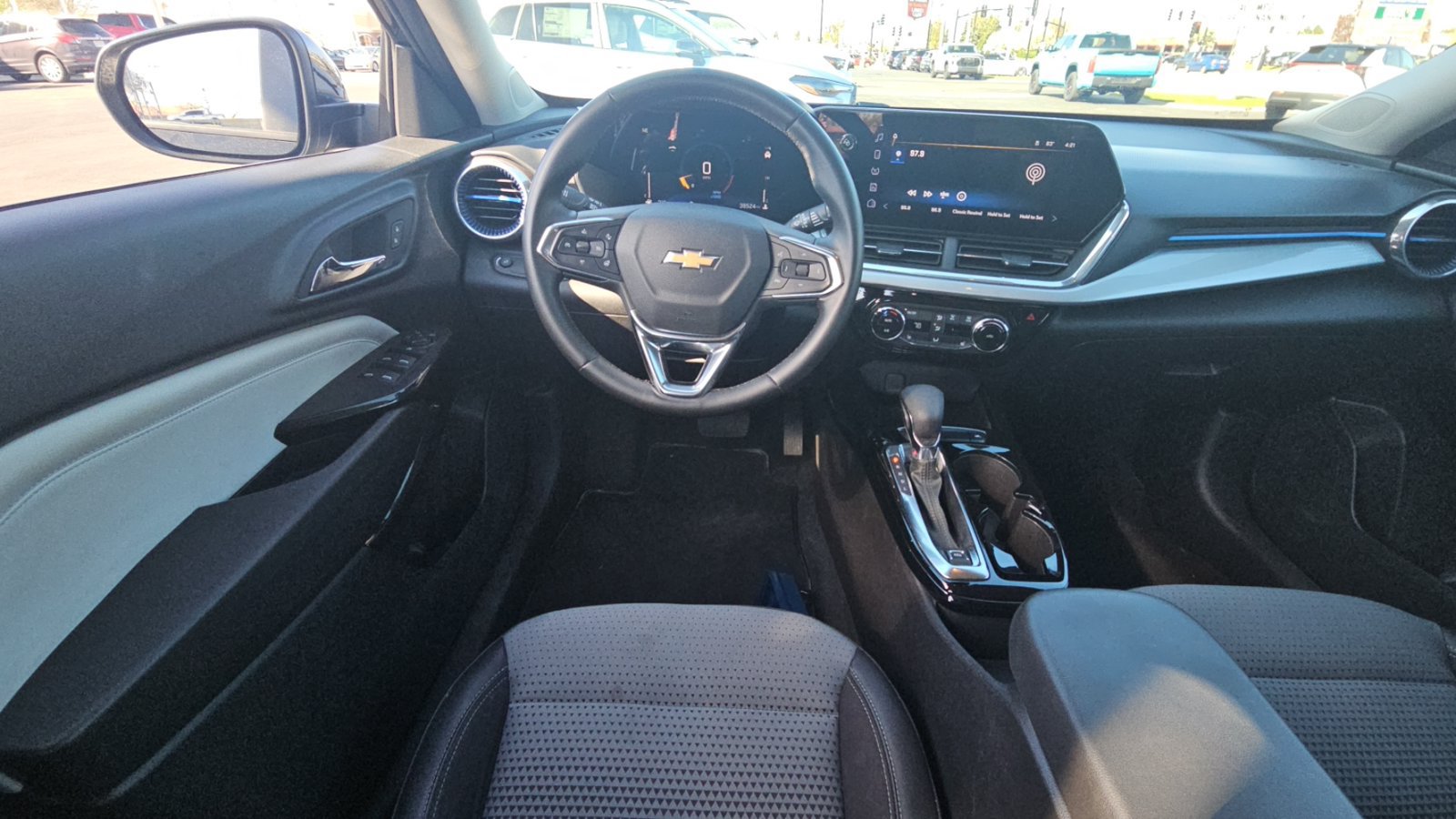 Used 2024 Chevrolet Trax LT w/ Driver Confidence Package FWD image 9