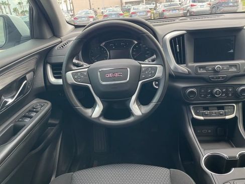 Used 2024 GMC Terrain SLE w/ Driver Convenience Package FWD image 13