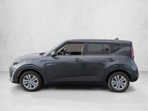 Used 2023 Kia Soul LX image 8
