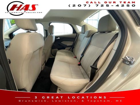 Used 2018 Ford Focus SE w/ Cold Weather Package image 12