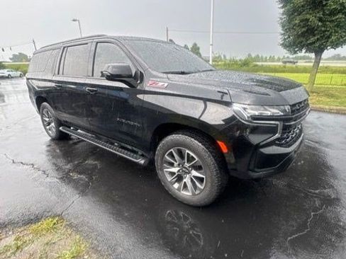 Used 2023 Chevrolet Suburban Z71 w/ Luxury Package AWD/4WD image 3