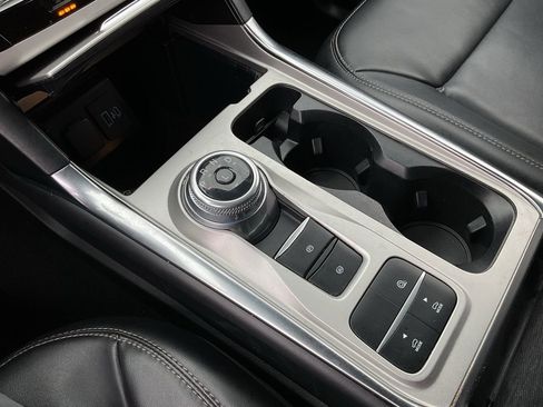 Used 2023 Ford Explorer XLT w/ Equipment Group 202A RWD image 37