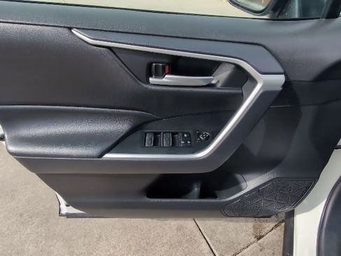 Used 2025 Toyota RAV4 XLE image 10