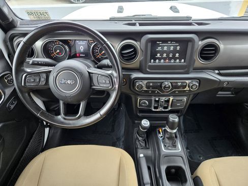 Used 2022 Jeep Gladiator Sport AWD/4WD image 6