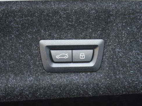Certified 2025 BMW 330i Sedan RWD image 37