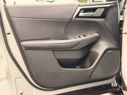 Used 2025 Mitsubishi Outlander SE FWD image 24