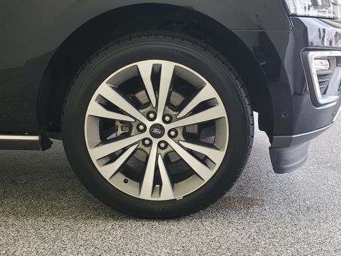 Used 2020 Ford Expedition Limited w/ Equipment Group 302A RWD image 9