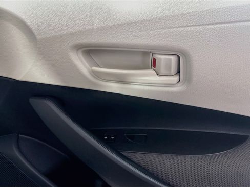Used 2025 Toyota Corolla LE FWD image 31