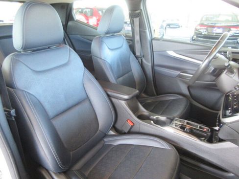 Used 2023 Chevrolet Bolt EUV LT w/ Convenience Package image 31