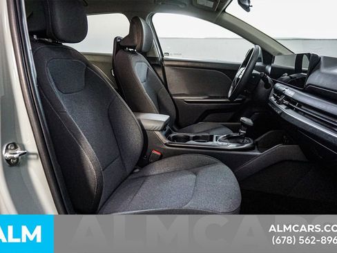 Used 2025 Kia K4 LXS image 19