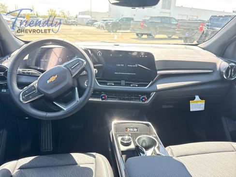New 2026 Chevrolet Equinox LT w/ Convenience Package II AWD/4WD image 9