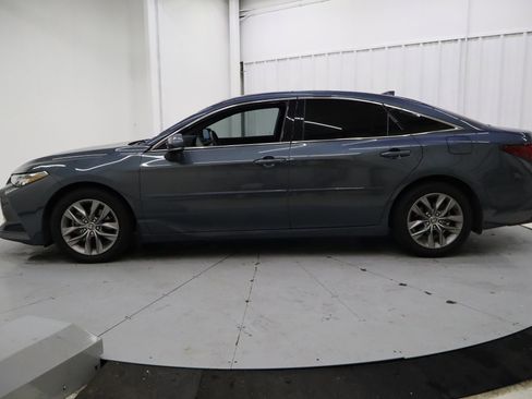 Used 2022 Toyota Avalon XLE image 9