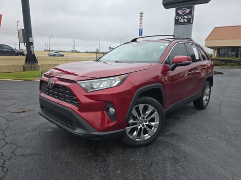 Used 2021 Toyota RAV4 XLE Premium image 34