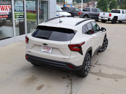New 2026 Chevrolet Trax RS w/ Sunroof Package FWD image 40