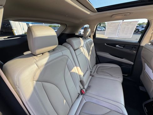 Used 2022 Lincoln Nautilus Reserve w/ Luxury Package AWD/4WD image 15