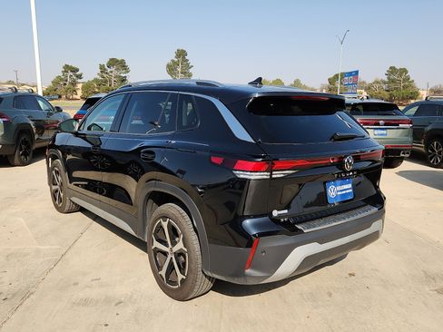 Used 2025 Volkswagen Tiguan SE image 5