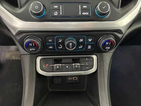 Used 2023 GMC Acadia SLE image 24