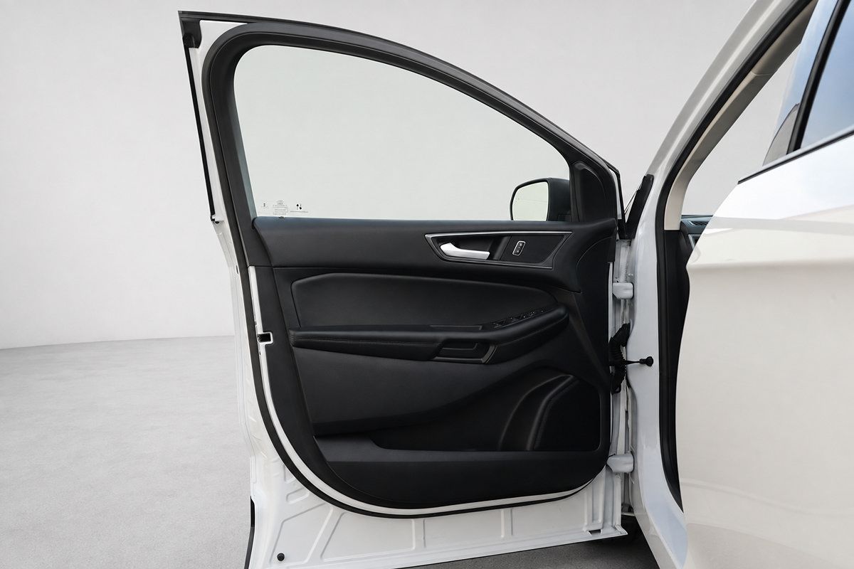 Used 2020 Ford Edge SE FWD image 23