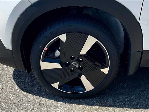 New 2025 Nissan Kicks SR FWD image 7