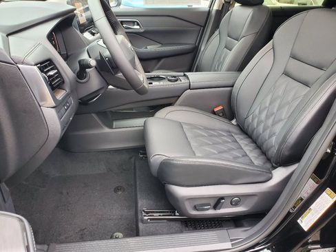 New 2026 Nissan Rogue Platinum w/ Platinum Premium Package AWD/4WD image 16
